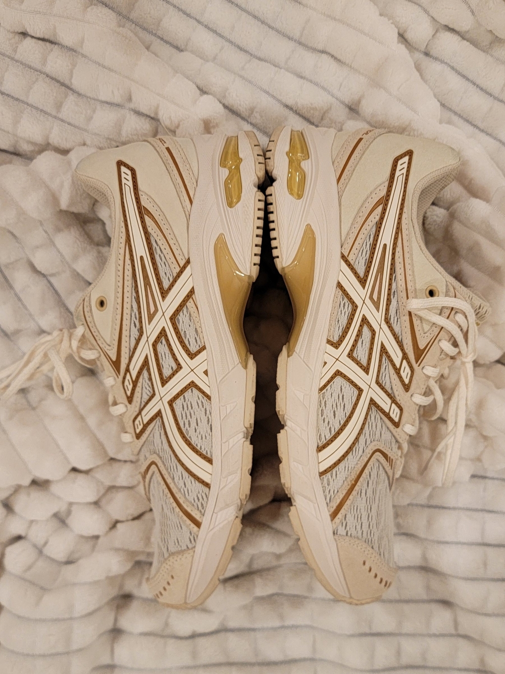 ASICS DS Trainer- Women's Neutral Running Shoes - Cream with Gold Accents - Picture 4 of 6